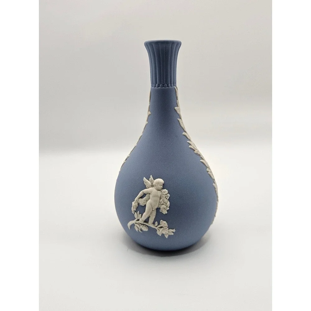 Wedgwood beautiful bud